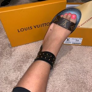 SOLD SOLD SOLDSz9 Designer Sandals